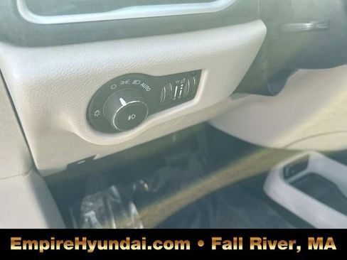 Used 2023 Chrysler Pacifica Touring-L image 21