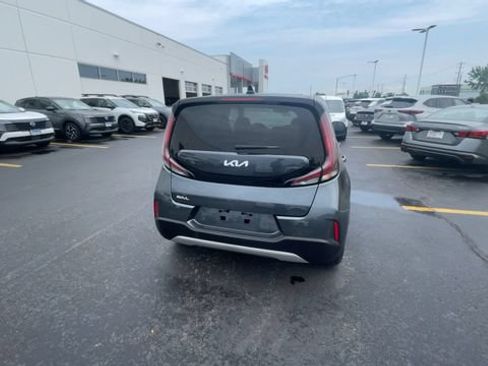 Used 2025 Kia Soul LX w/ LX Technology Package FWD image 9