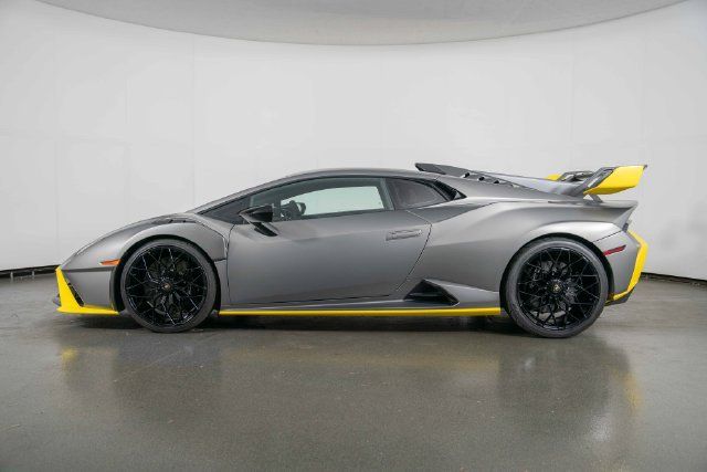Used 2022 Lamborghini Huracan STO RWD image 5