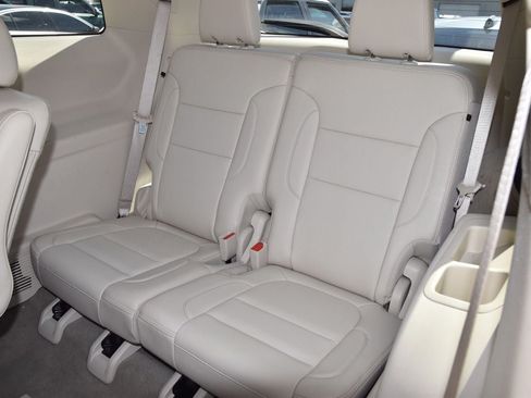 Used 2023 GMC Acadia Denali w/ Denali Ultimate Package FWD image 12