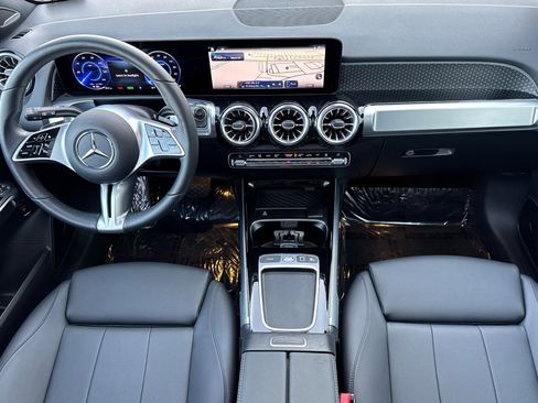 Used 2025 Mercedes-Benz EQB 300 EQB 300 image 13