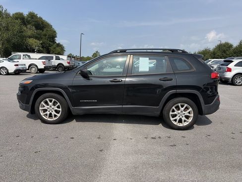 Used 2016 Jeep Cherokee Sport FWD image 4