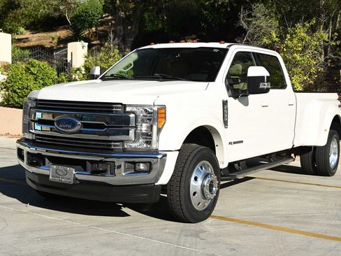 Used 2017 Ford F450 Lariat w/ Tow Technology Bundle image 1