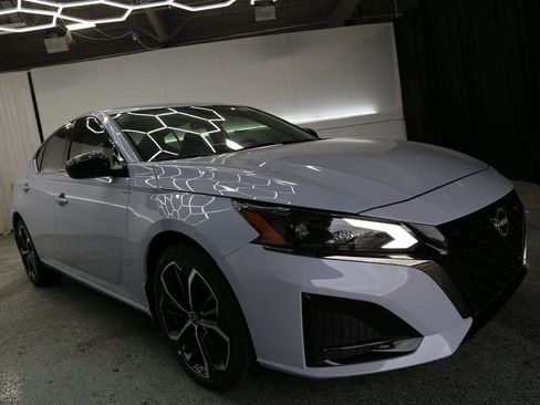 New 2025 Nissan Altima 2.5 SR w/ SR Premium Package image 8