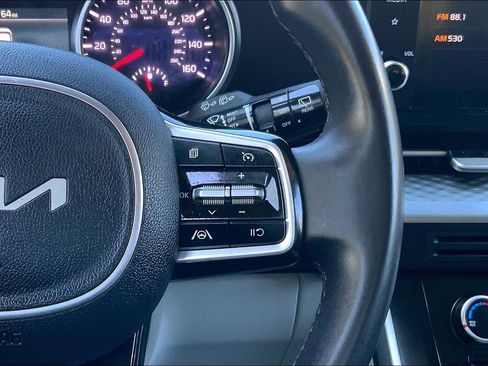 Used 2024 Kia Carnival LX image 21