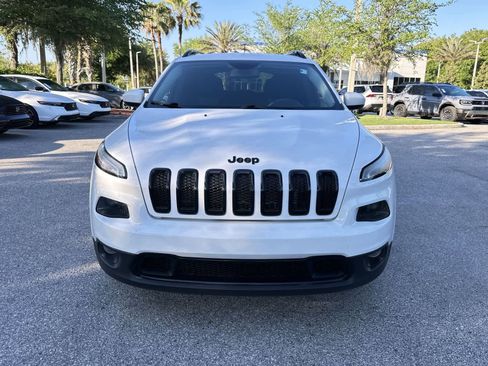 Used 2018 Jeep Cherokee Latitude w/ Altitude Package FWD image 9