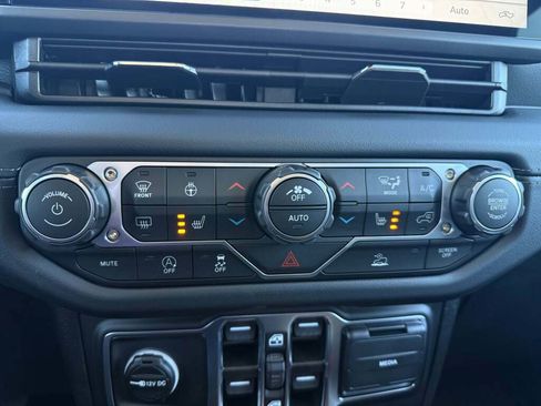 New 2025 Jeep Gladiator Sport image 30