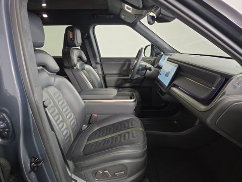Used 2025 Rivian R1S Adventure AWD/4WD image 24