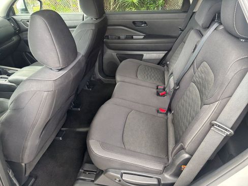 Used 2025 Nissan Pathfinder SV FWD image 28