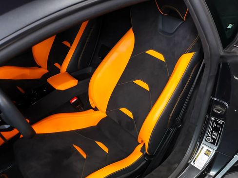 Used 2023 Lamborghini Huracan Tecnica image 14