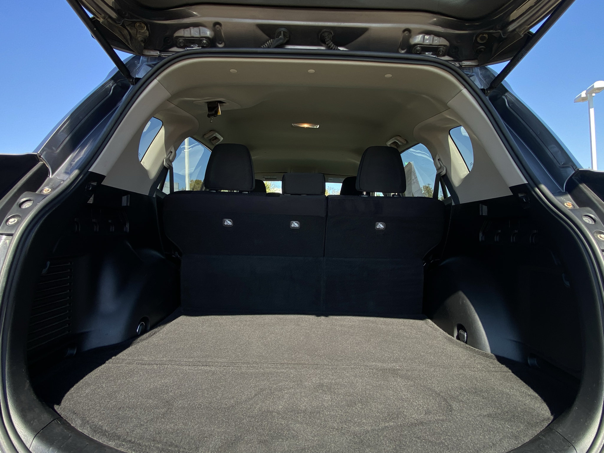 Used 2016 Toyota RAV4 LE FWD image 11