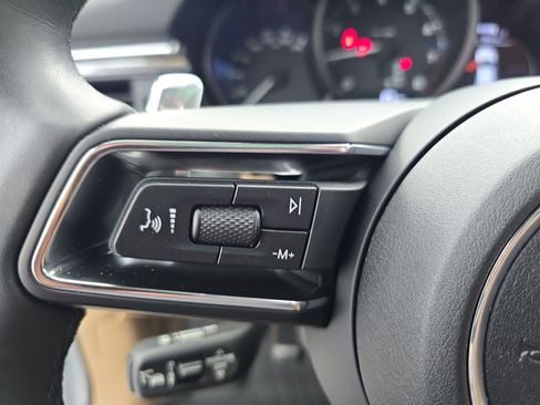 Used 2025 Porsche Macan AWD/4WD image 17