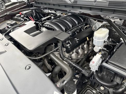 Used 2023 Chevrolet Suburban Premier image 30