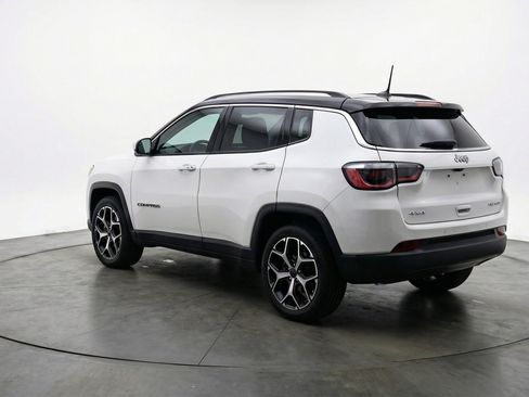 Used 2025 Jeep Compass Limited image 6