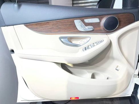 Used 2022 Mercedes-Benz GLC 300 4MATIC image 10