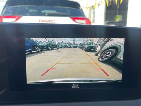 Used 2025 Buick Envista Sport Touring image 17