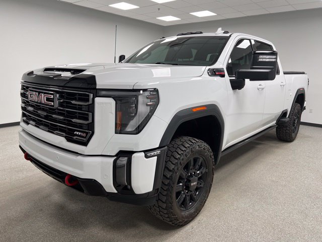 Used 2024 GMC Sierra 3500 AT4 w/ AT4 Premium Plus Package AWD/4WD image 4