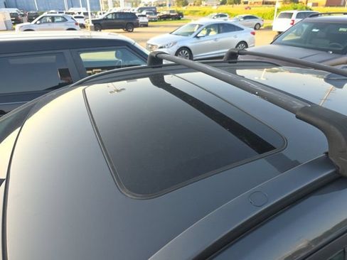 Used 2023 Hyundai Kona SEL w/ Convenience Package FWD image 4