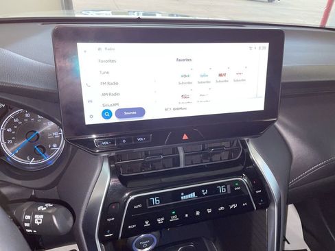 Used 2024 Toyota Venza Nightshade image 20