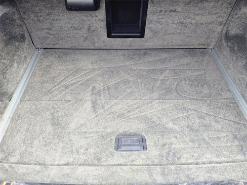 Used 2023 Bentley Bentayga Extended Wheelbase image 11