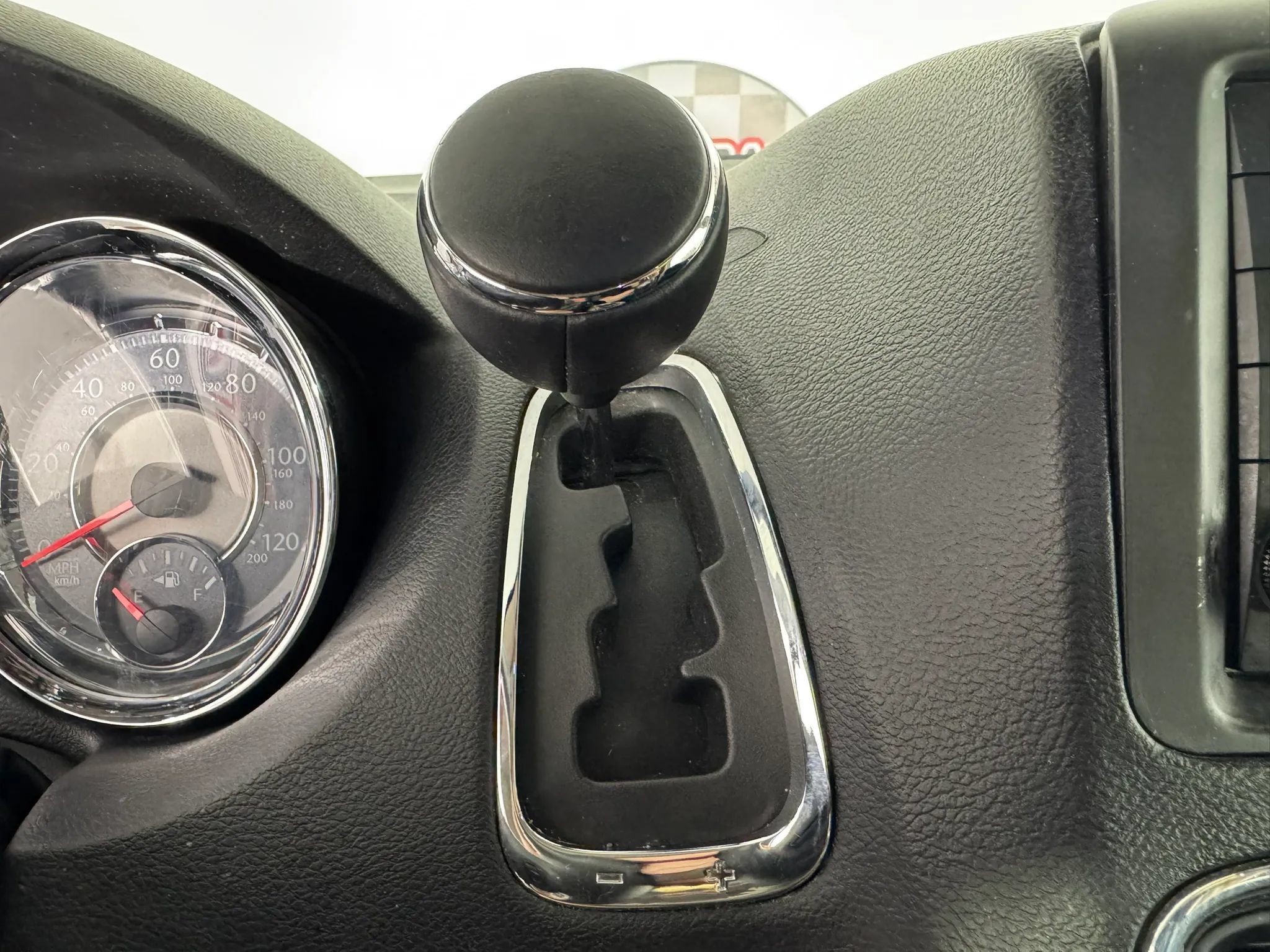Used 2014 Chrysler Town & Country Touring-L w/ Driver Convenience Group FWD image 20