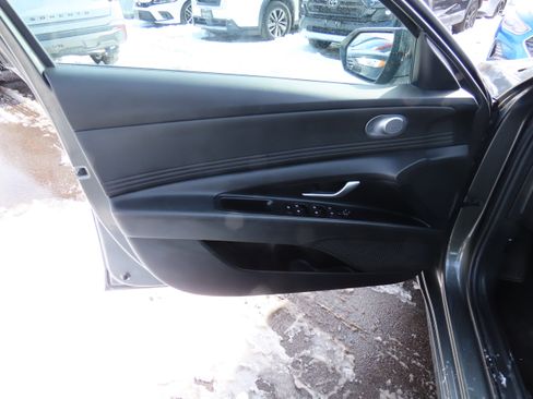 Used 2025 Hyundai Elantra SEL image 18