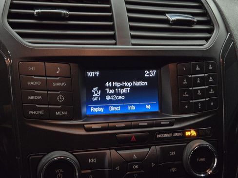 Used 2019 Ford Explorer XLT w/ Class III Trailer Tow Package FWD image 18