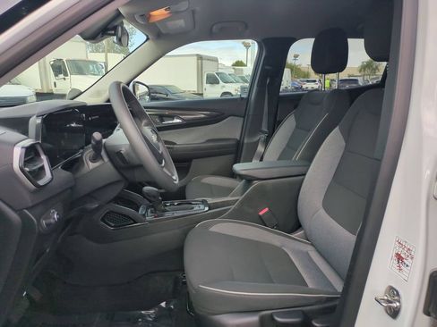 Used 2025 Chevrolet TrailBlazer LT AWD/4WD image 23