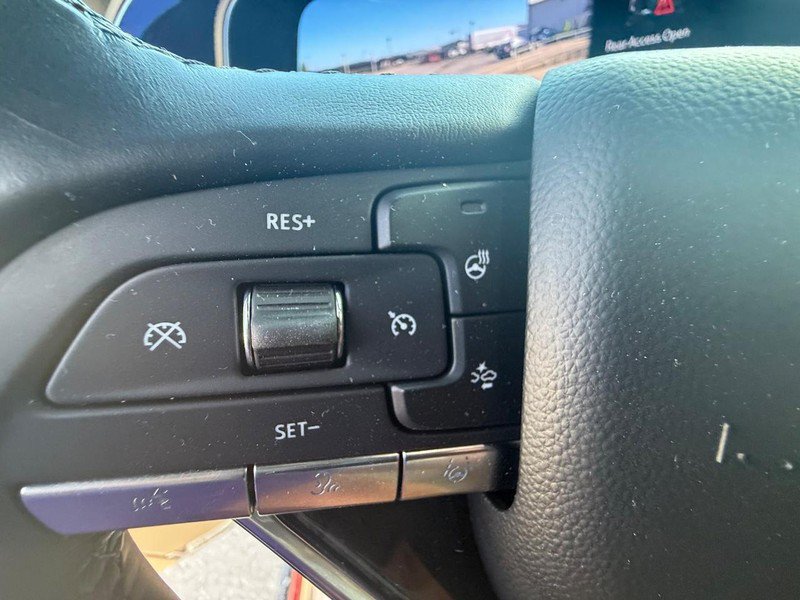 Used 2024 Cadillac Escalade Premium Luxury AWD/4WD image 24