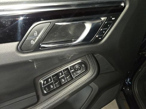Used 2023 Porsche Macan AWD/4WD image 13