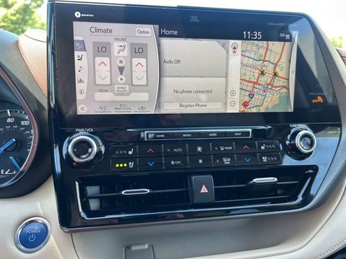 Certified 2021 Toyota Highlander Limited AWD/4WD image 21