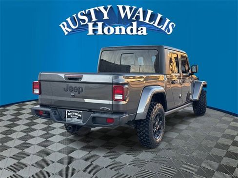 Used 2023 Jeep Gladiator Willys image 2