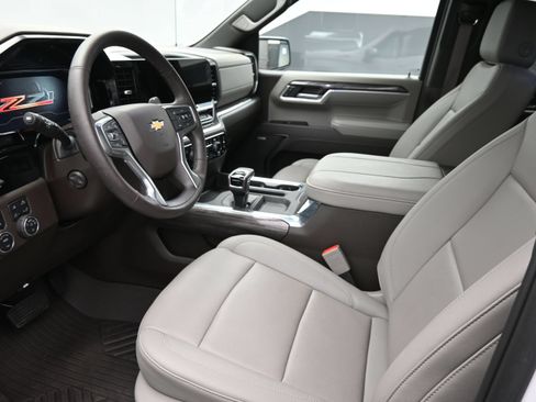 Used 2025 Chevrolet Silverado 1500 LTZ w/ LTZ Premium Package AWD/4WD image 12