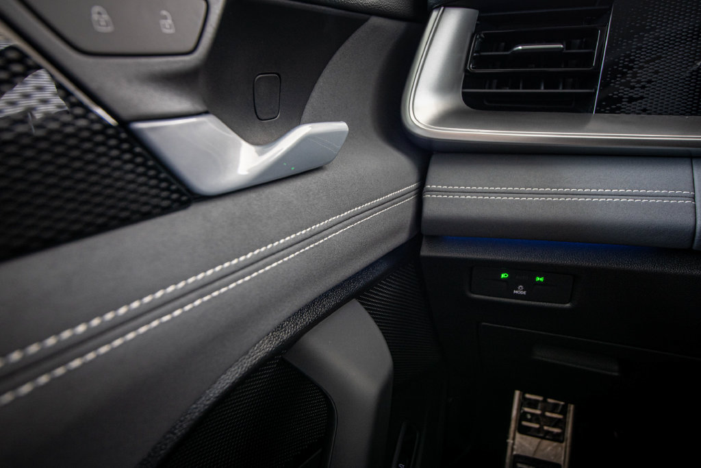 New 2026 Volkswagen Tiguan SE R-Line FWD image 33