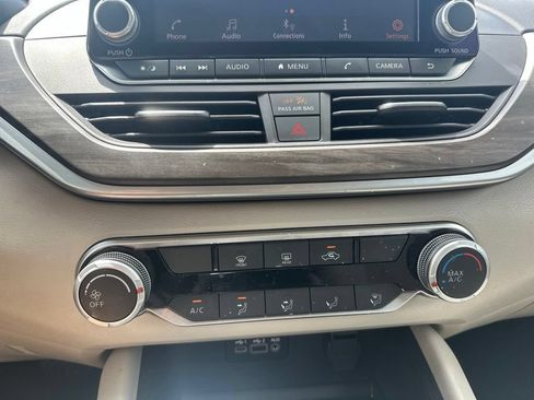 Certified 2025 Nissan Altima 2.5 SV FWD image 22