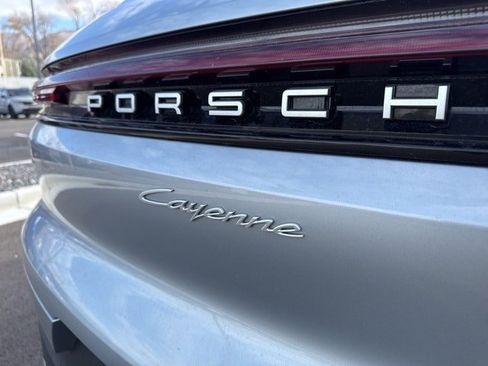 Used 2024 Porsche Cayenne w/ Premium Package image 11