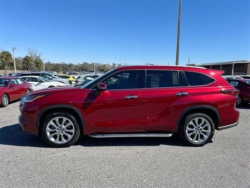 Used 2023 Toyota Highlander Limited image 11