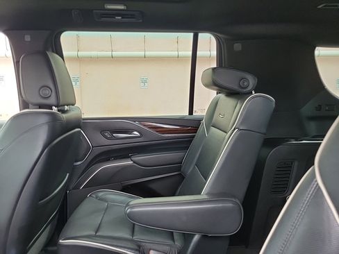 Used 2023 Cadillac Escalade ESV Premium Luxury image 25