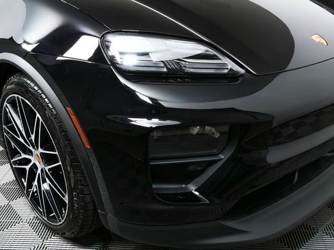 New 2025 Porsche Macan Electric image 38