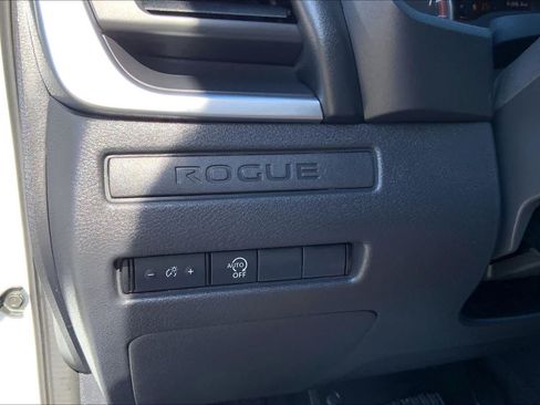 Used 2025 Nissan Rogue S FWD image 31