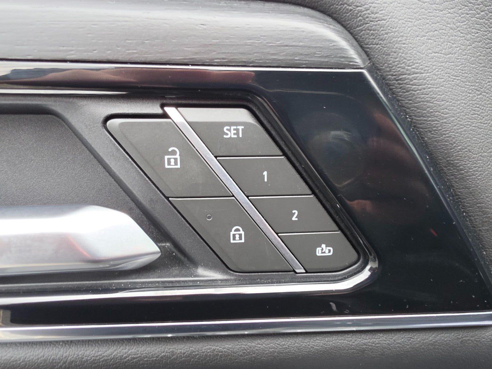 Used 2025 GMC Yukon Denali AWD/4WD image 35