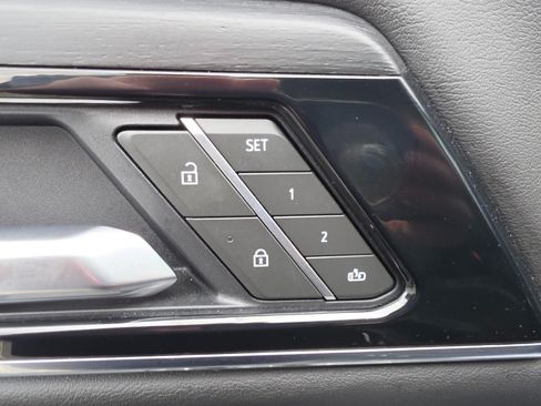 Used 2025 GMC Yukon Denali AWD/4WD image 35
