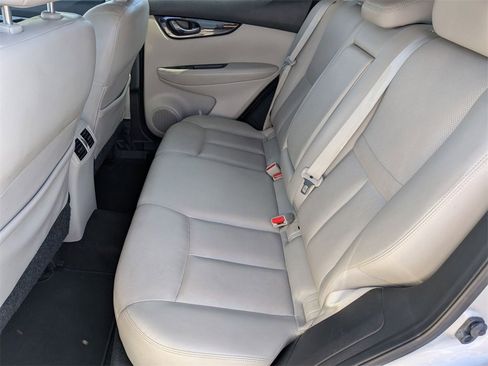 Used 2018 Nissan Rogue Sport SL image 25