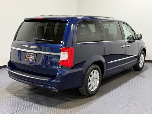 Used 2015 Chrysler Town & Country Touring w/ Driver Convenience Group FWD image 5
