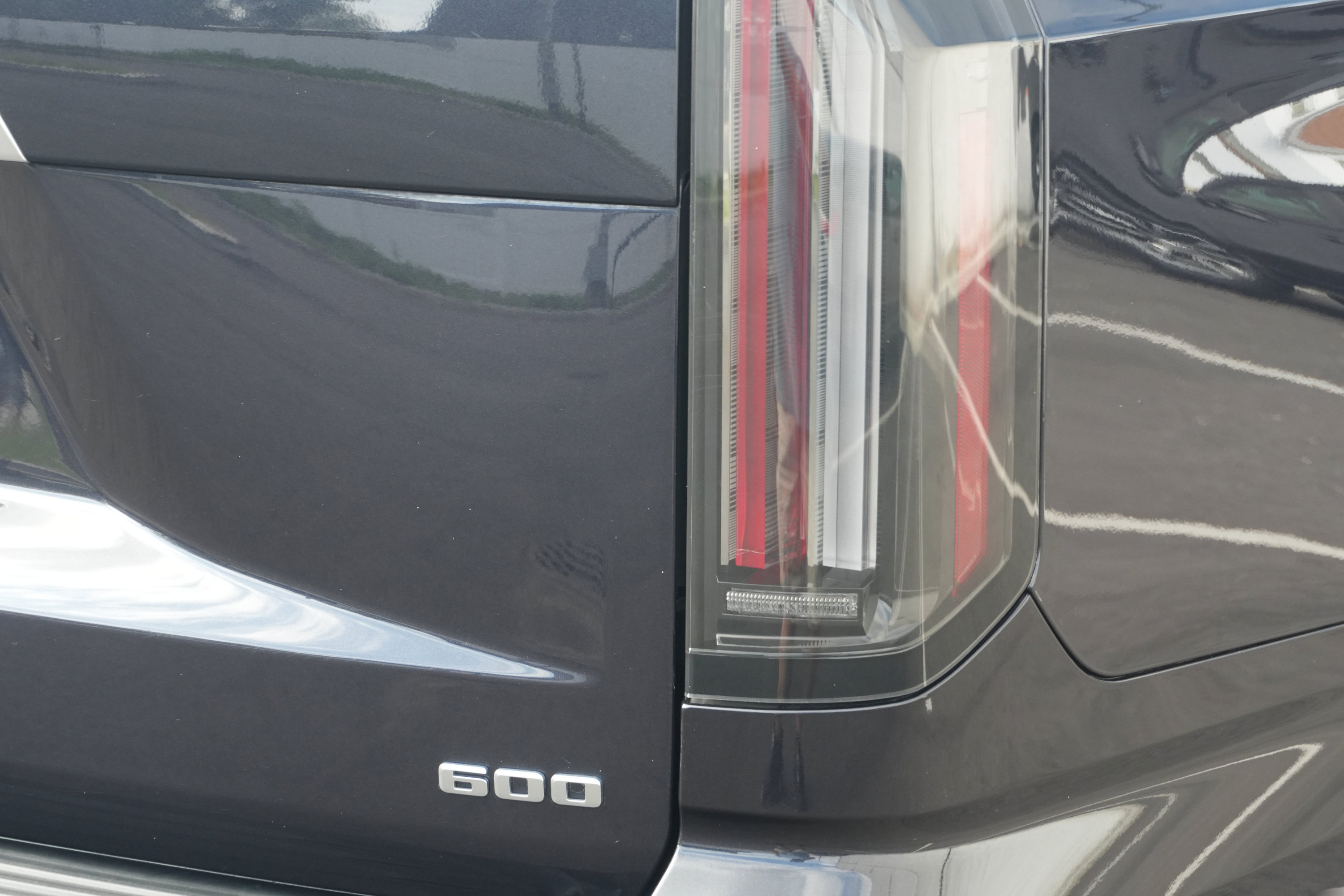 Used 2025 Cadillac Escalade Premium Luxury AWD/4WD image 53