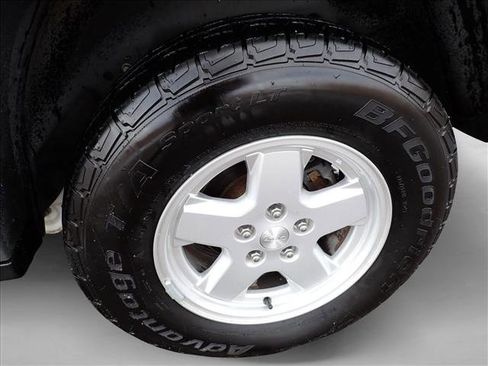 Used 2007 Jeep Liberty Sport image 7