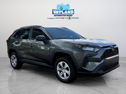 Used 2020 Toyota RAV4 LE FWD image 7