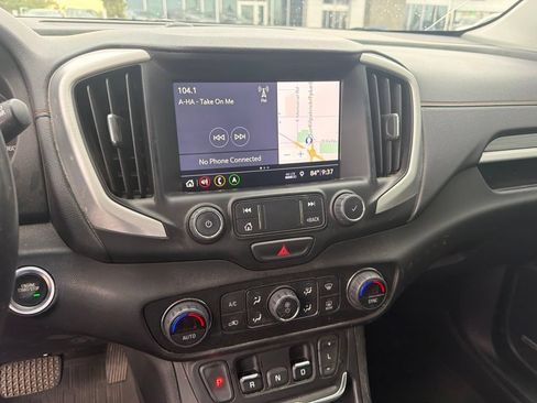 Used 2020 GMC Terrain SLT w/ Preferred Package FWD image 3