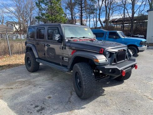 Used 2020 Jeep Wrangler Unlimited Sahara image 8