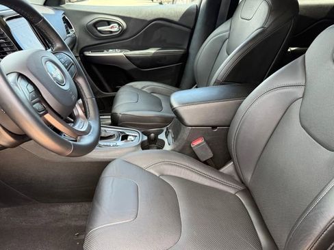 Used 2019 Jeep Cherokee Limited FWD image 11